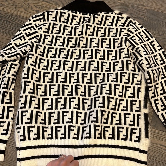 Sweater - Picture 4 of 4